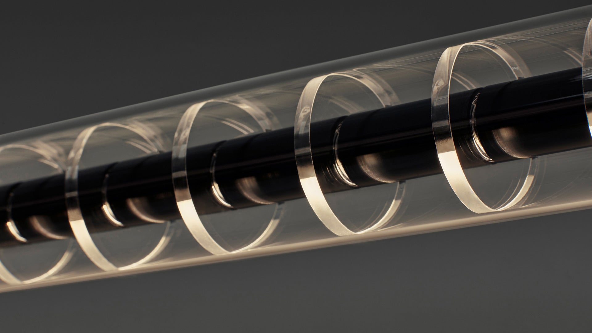 detail-luminaire-noir-loop