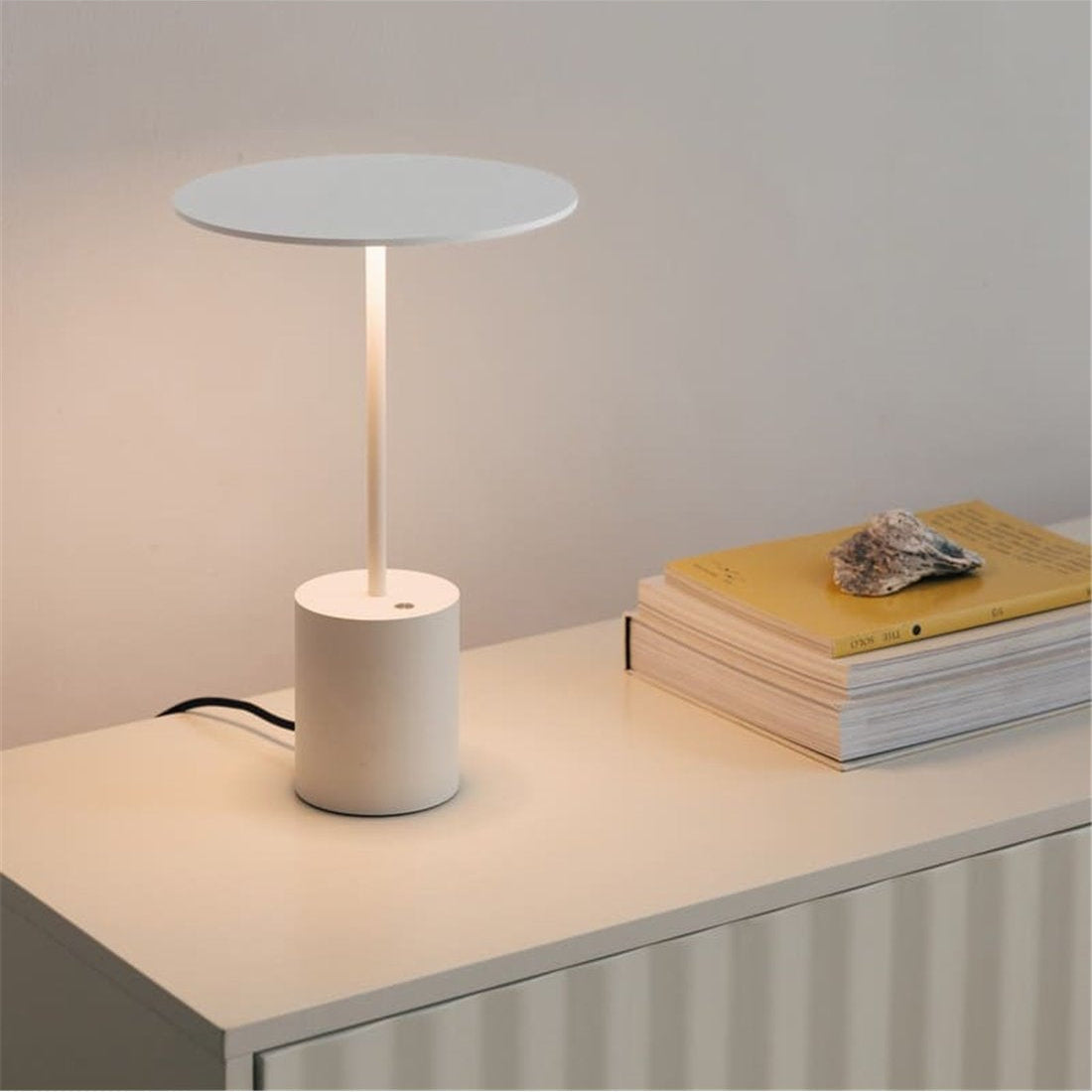 lampe-de-table-minimaliste-yoru-big-blanche-ultimlux