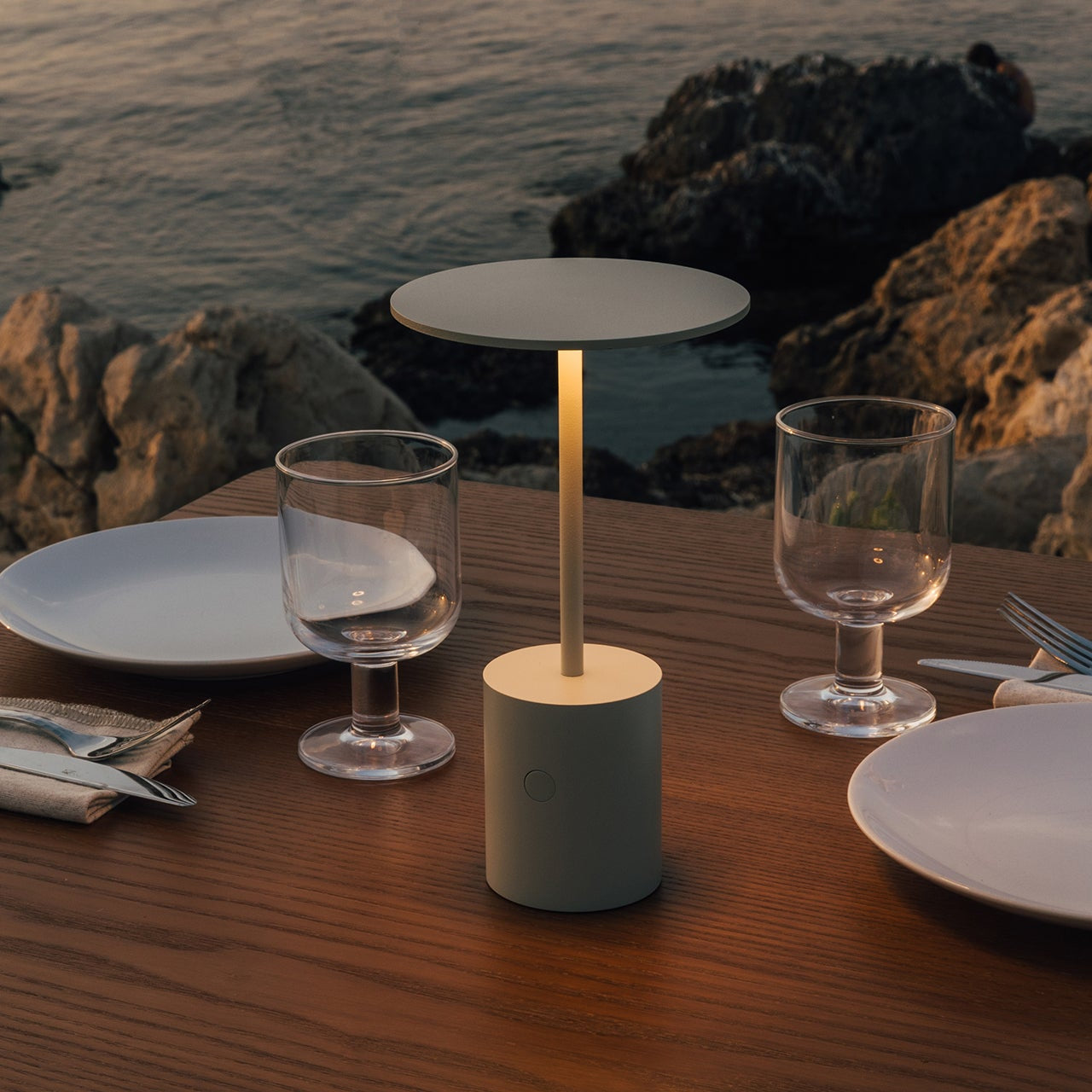 lampe-portable-rechargeable-yoru-gris-galet